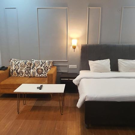 Mallenzo Suites Dlf Phase 1 คูร์เคาน์ ภายนอก รูปภาพ