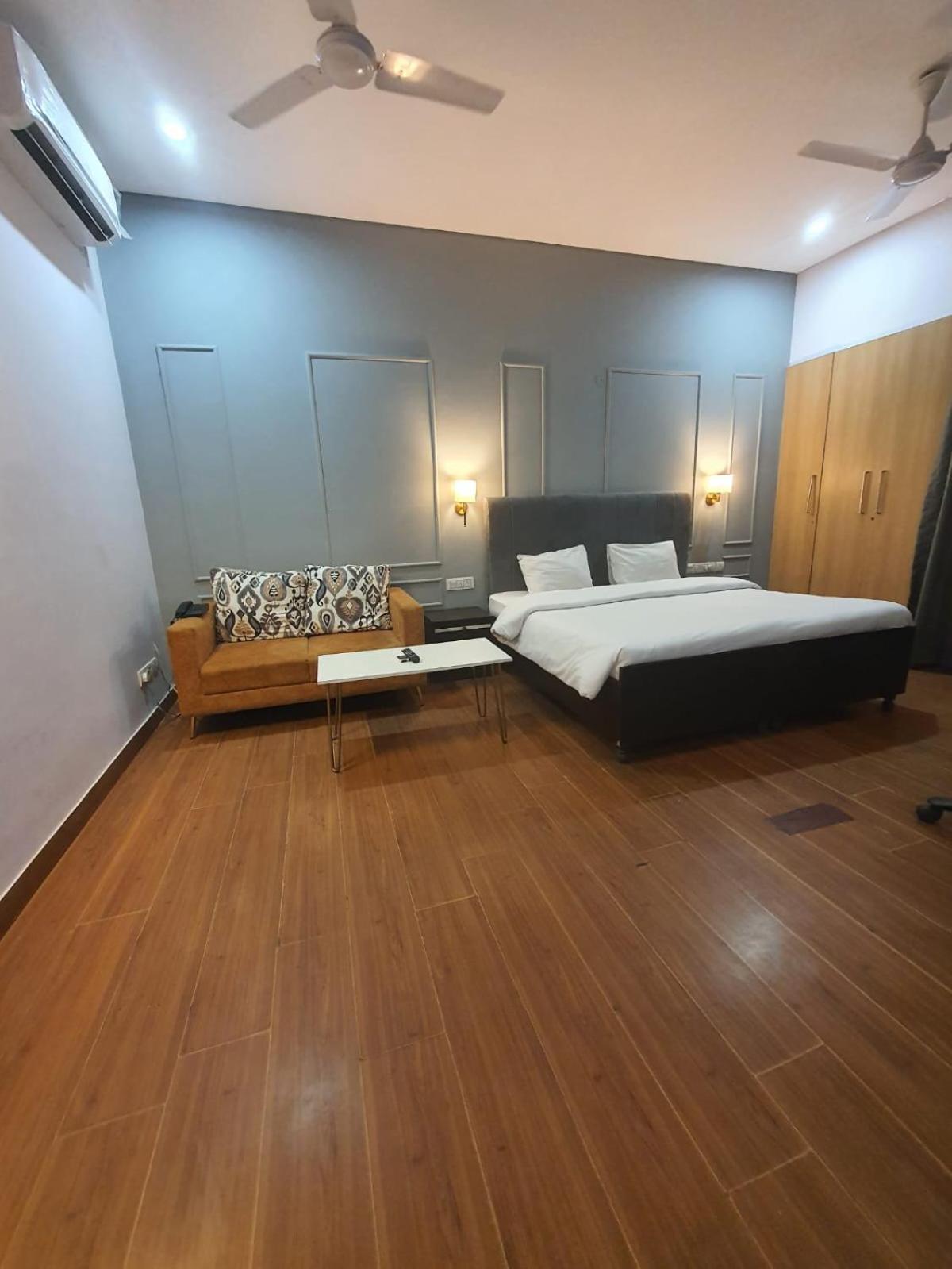 Mallenzo Suites Dlf Phase 1 คูร์เคาน์ ภายนอก รูปภาพ