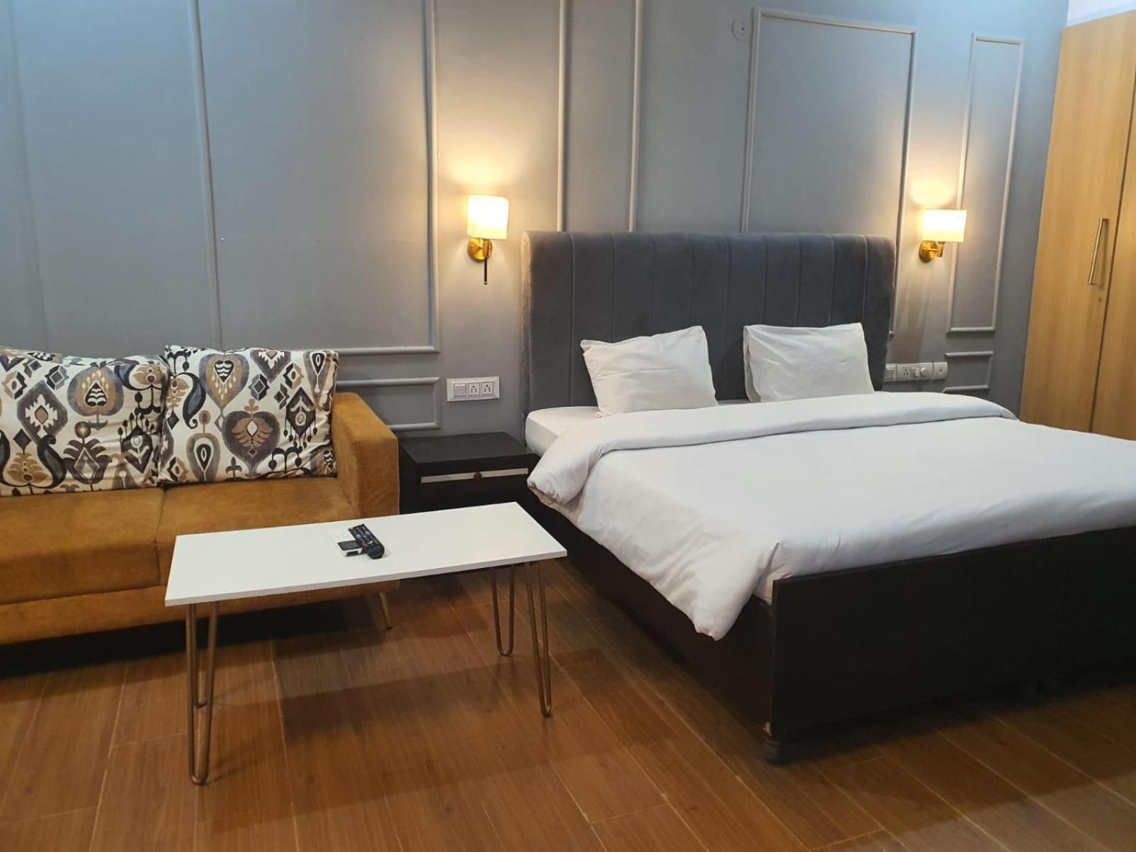 Mallenzo Suites Dlf Phase 1 คูร์เคาน์ ภายนอก รูปภาพ