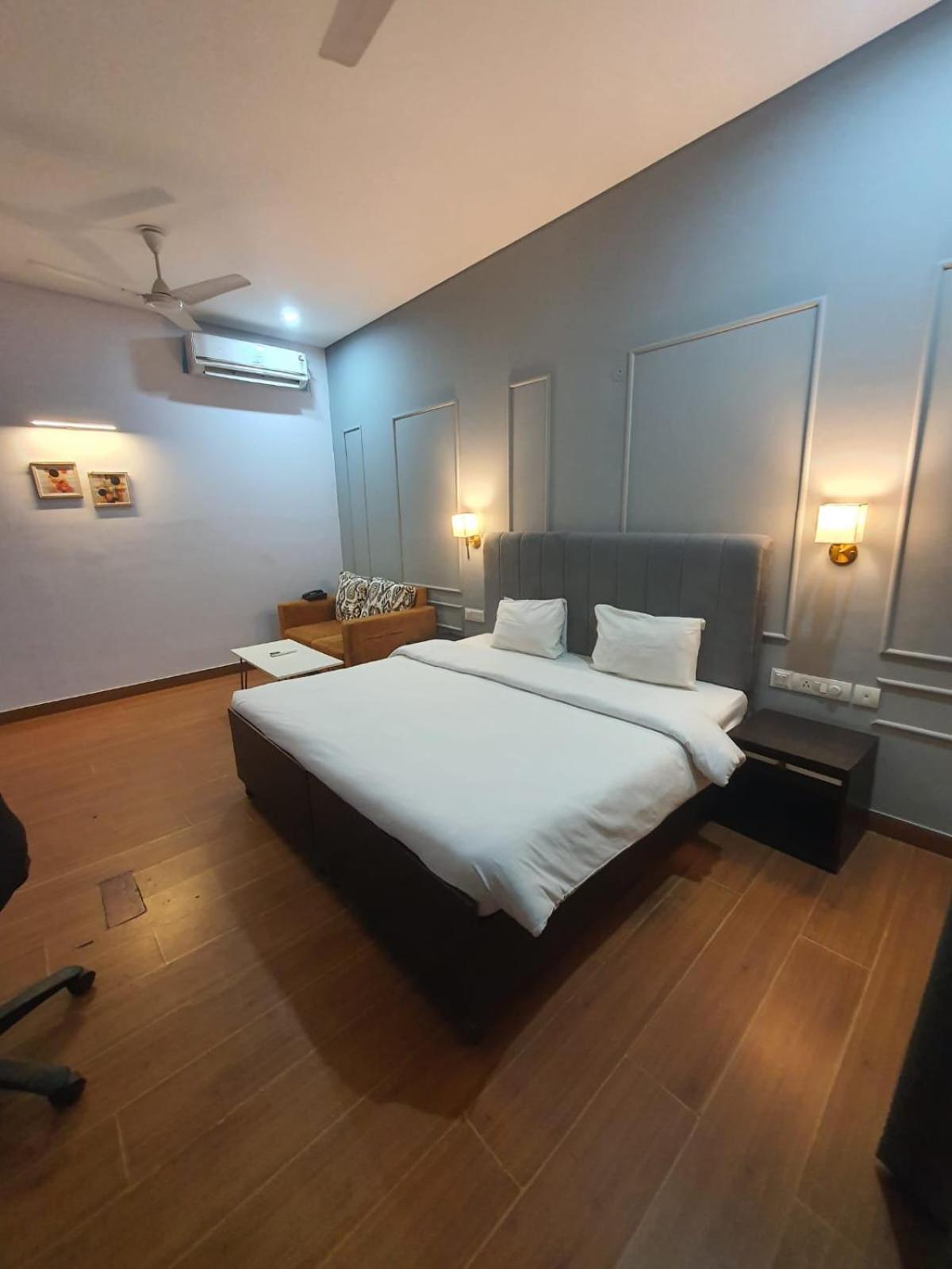 Mallenzo Suites Dlf Phase 1 คูร์เคาน์ ภายนอก รูปภาพ