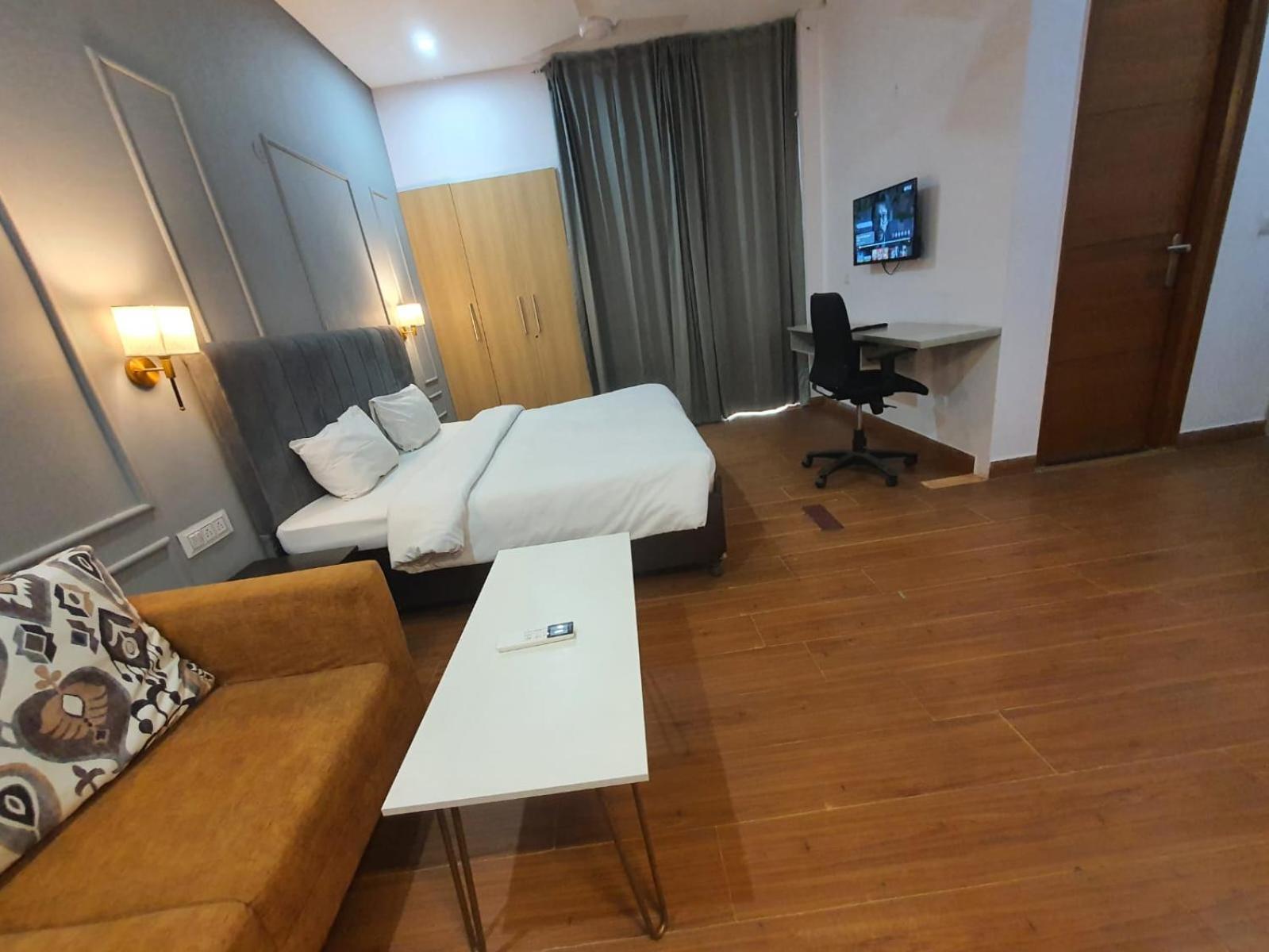Mallenzo Suites Dlf Phase 1 คูร์เคาน์ ภายนอก รูปภาพ