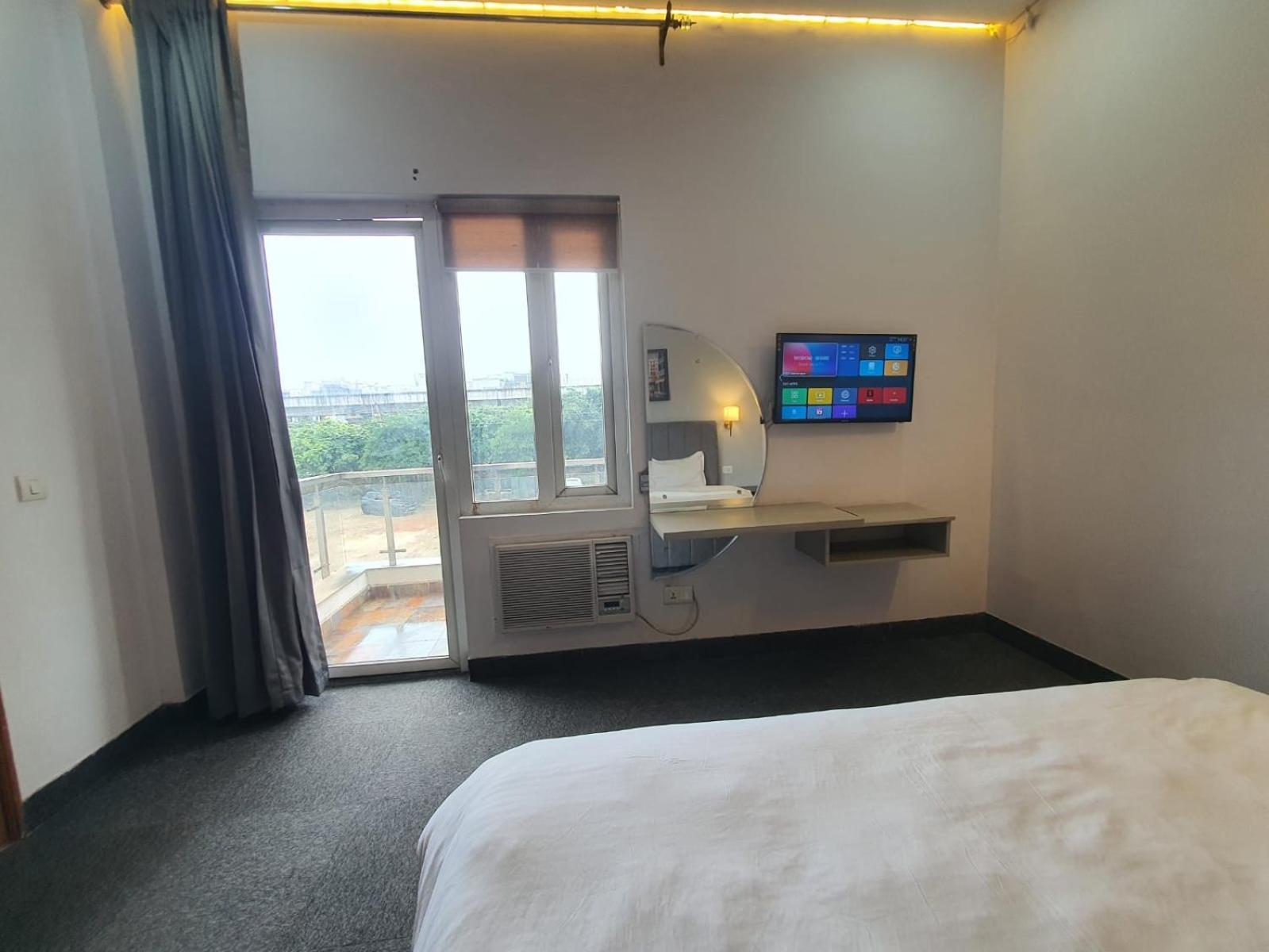 Mallenzo Suites Dlf Phase 1 คูร์เคาน์ ภายนอก รูปภาพ